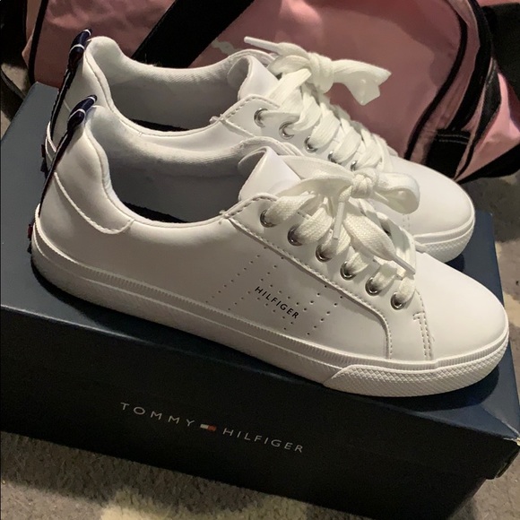 tommy hilfiger women's lelita sneaker